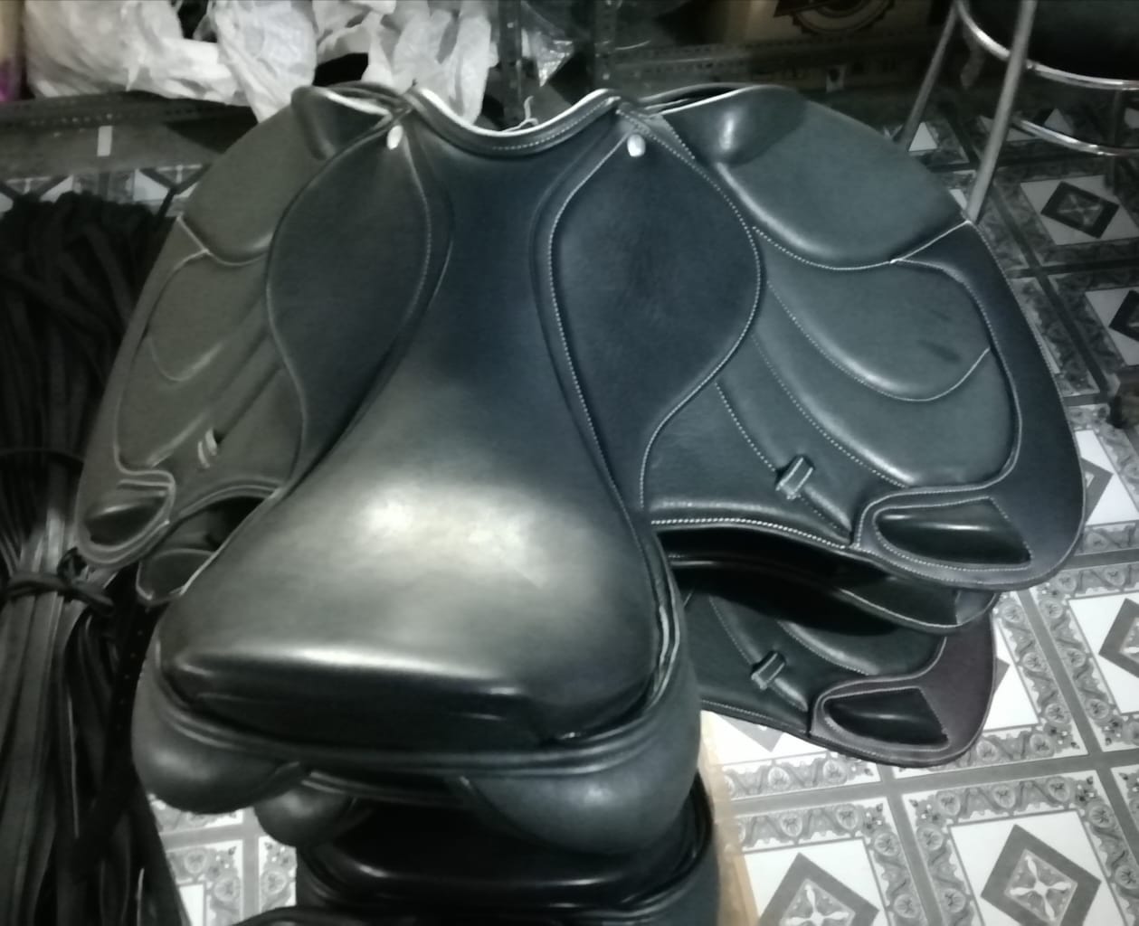 Close contact saddle